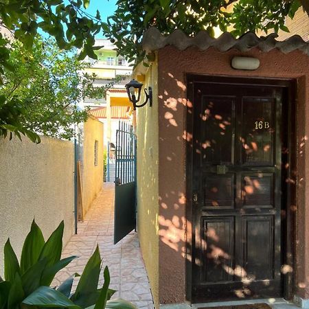 Cosy Guesthouse-Souterrain With Garden In City Center Corinth ภายนอก รูปภาพ