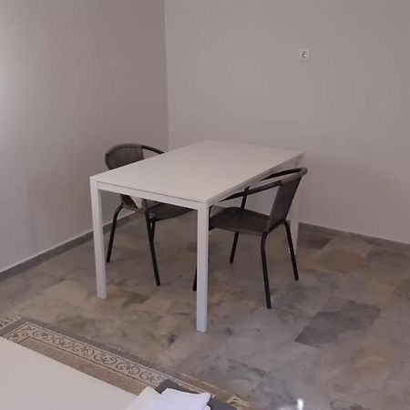 Cosy Guesthouse-Souterrain With Garden In City Center Corinth ภายนอก รูปภาพ
