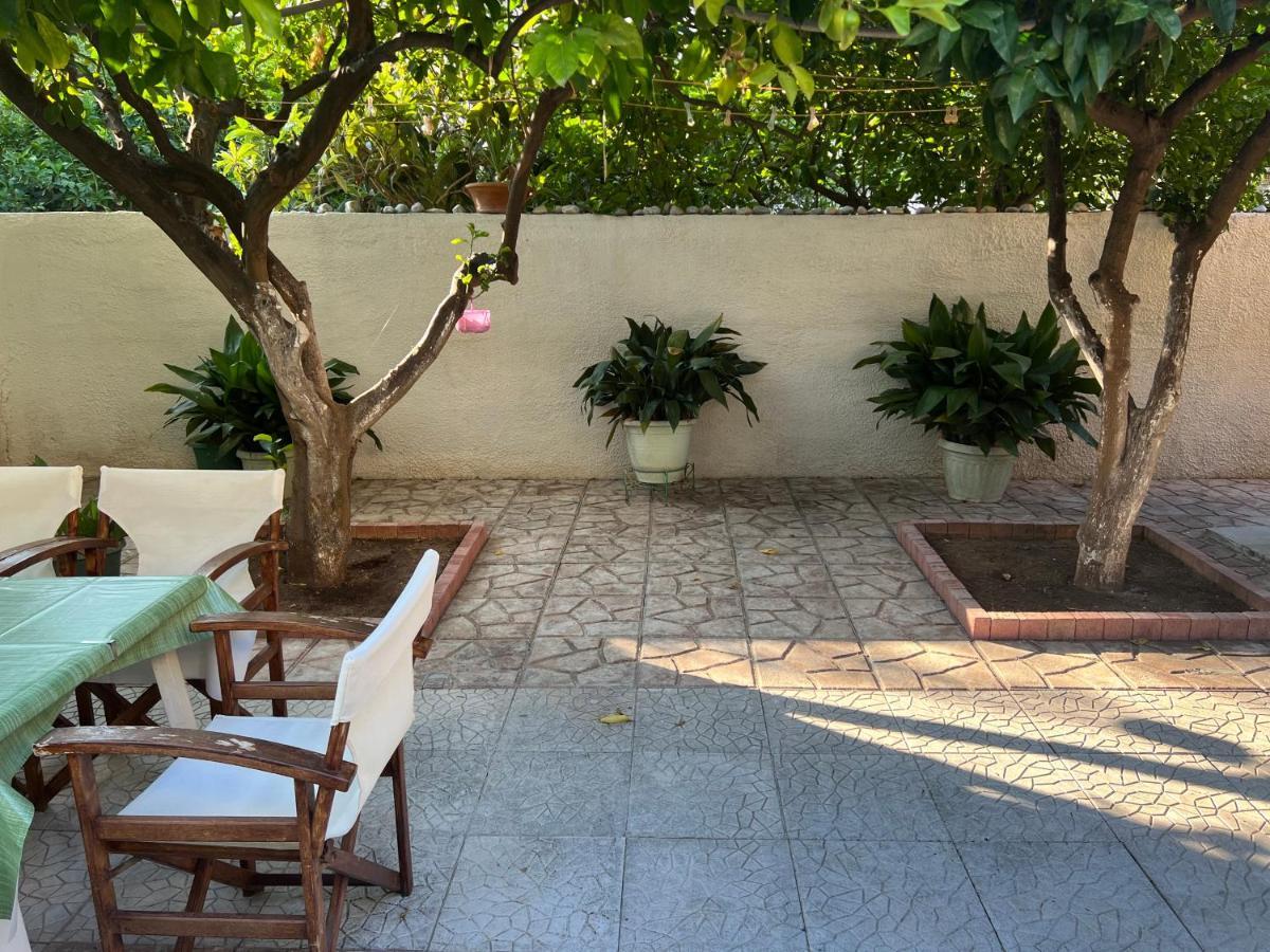 Cosy Guesthouse-Souterrain With Garden In City Center Corinth ภายนอก รูปภาพ