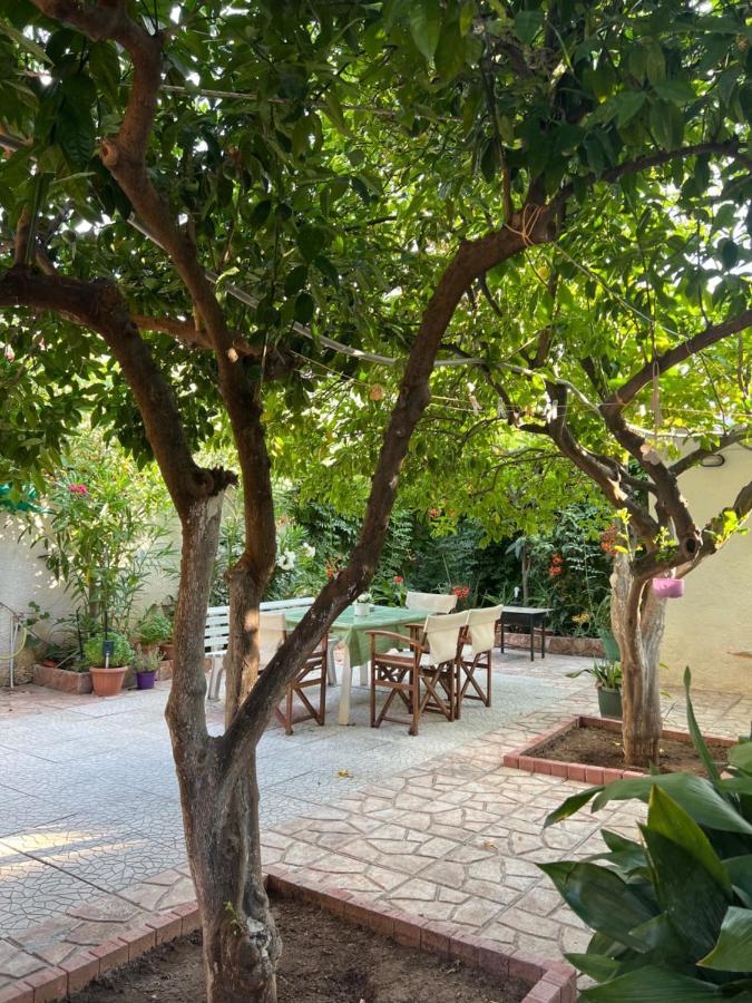 Cosy Guesthouse-Souterrain With Garden In City Center Corinth ภายนอก รูปภาพ
