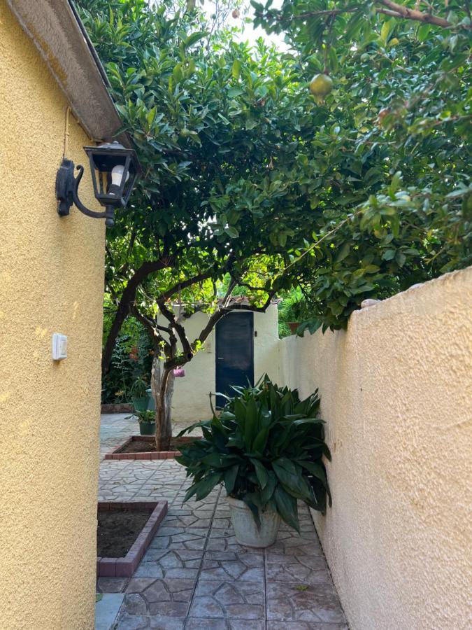 Cosy Guesthouse-Souterrain With Garden In City Center Corinth ภายนอก รูปภาพ