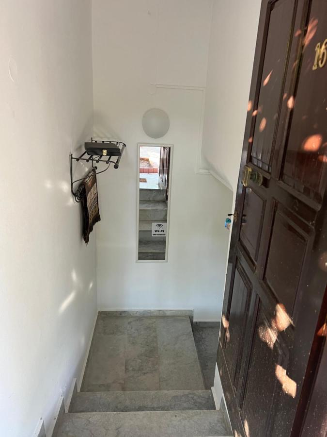 Cosy Guesthouse-Souterrain With Garden In City Center Corinth ภายนอก รูปภาพ