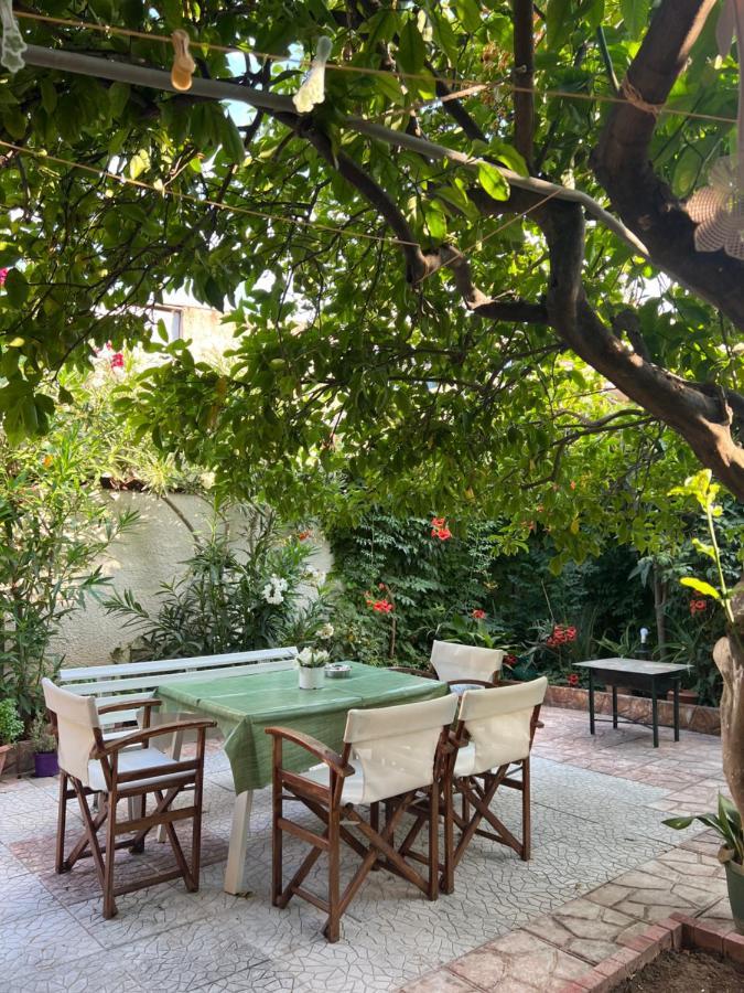 Cosy Guesthouse-Souterrain With Garden In City Center Corinth ภายนอก รูปภาพ