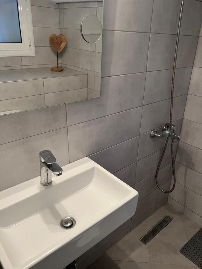 Cosy Guesthouse-Souterrain With Garden In City Center Corinth ภายนอก รูปภาพ