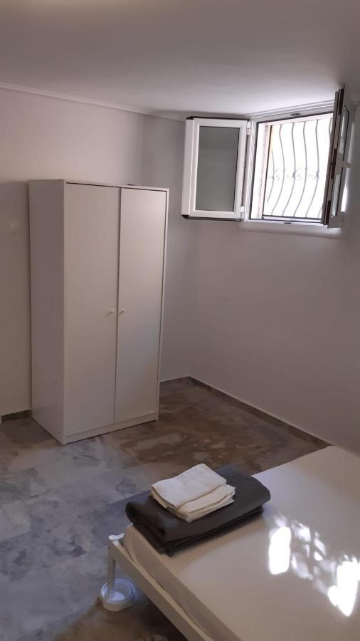Cosy Guesthouse-Souterrain With Garden In City Center Corinth ภายนอก รูปภาพ