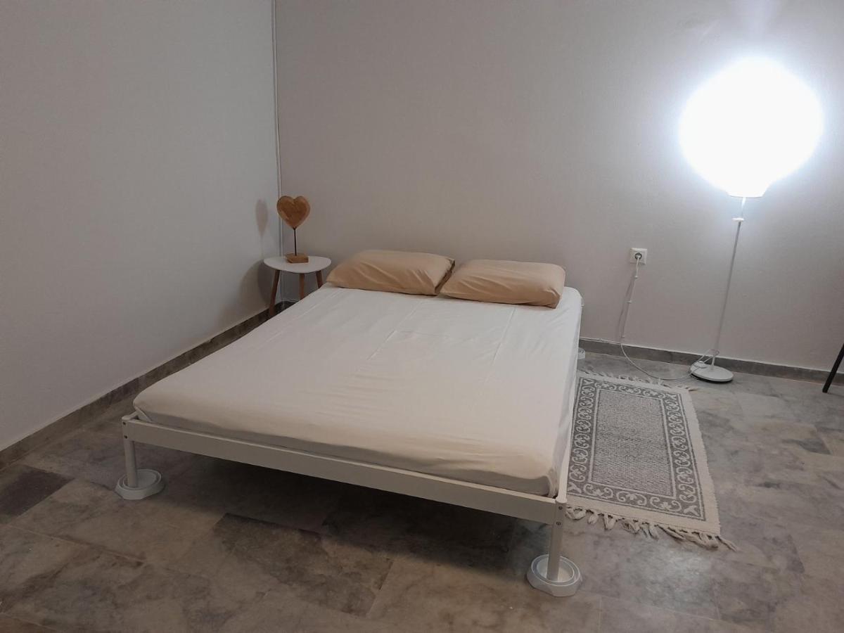Cosy Guesthouse-Souterrain With Garden In City Center Corinth ภายนอก รูปภาพ
