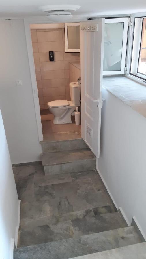 Cosy Guesthouse-Souterrain With Garden In City Center Corinth ภายนอก รูปภาพ